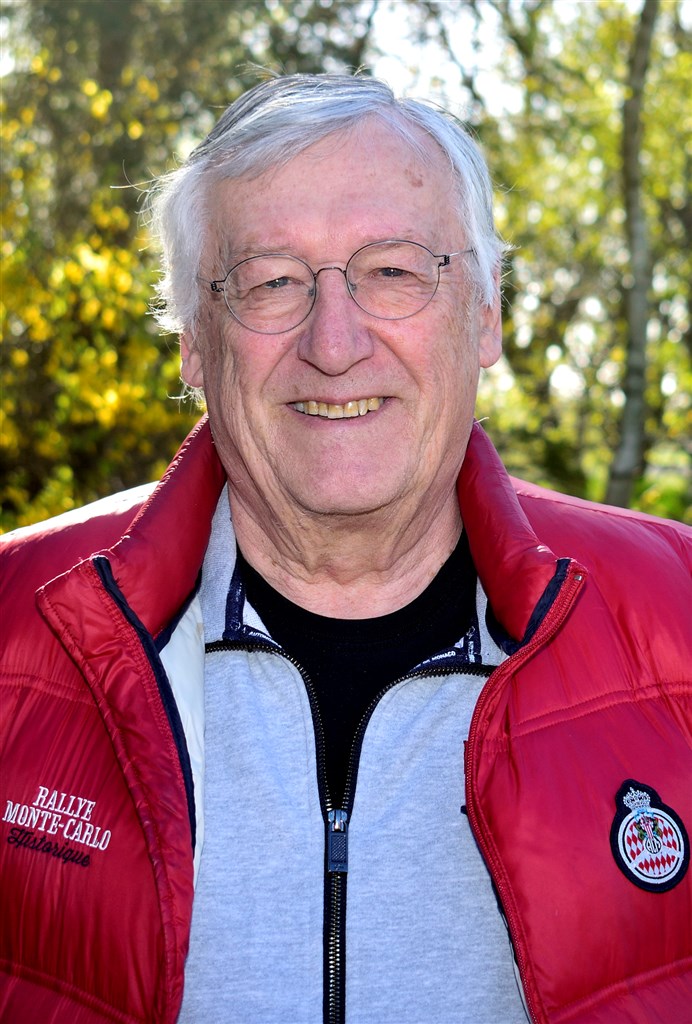 Løbsleder Erik Andersen, Oresund Rally, hilser elbiler velkomne i løbet, der elles primært er for klassiske biler. ”Fremtiden tilhører elbilerne. Derfor skal de også være en del af motorsporten,” siger Erik Andersen.
(Foto: Michael Eisenberg)